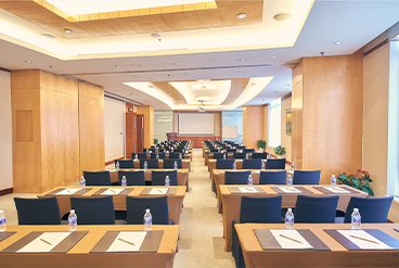 酒店(diàn)的(de)全日(rì)餐廳以及格調優雅的(de)大(dà)堂